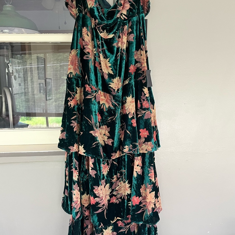 Lulu's Green Velvet Floral Dress